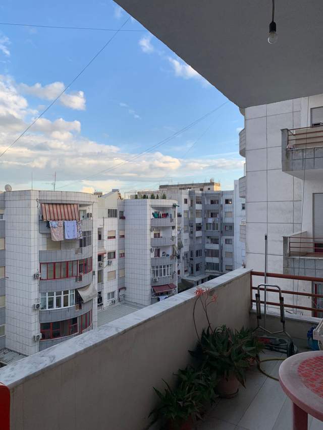 Tirane, jepet me qera apartament 2+1+BLK Kati 6, 90 m² 300 Euro (Kamez)