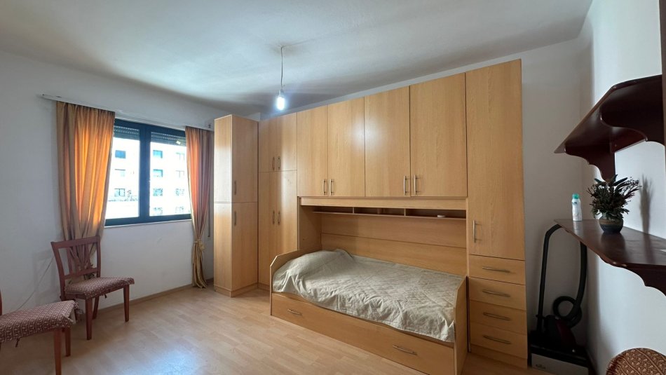 Tirane, jepet me qera apartament 2+1 Kati 3, 108 m² 400 € (Fresk)
