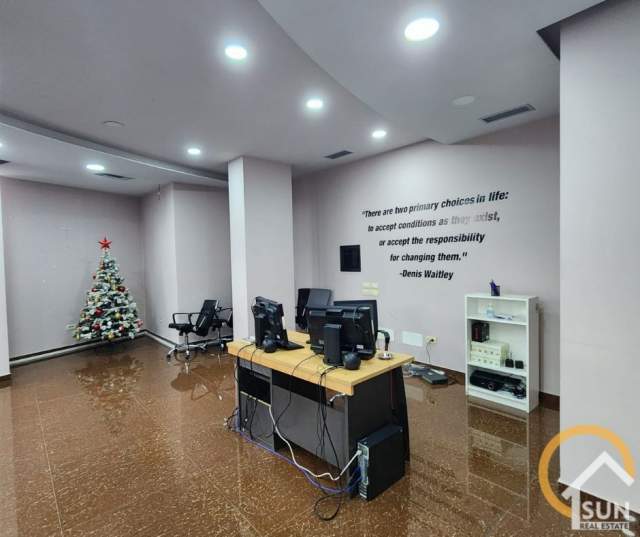 Shkoder, jepet me qera ambjent biznesi Kati 1, 235 m² 1.000 Euro (Rruga Justin Godard 4, Shkodër, Albania)