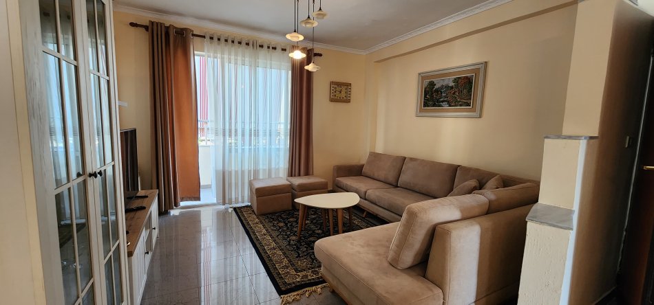 Tirane, jepet me qera 2+1+Aneks+Ballkon Kati 4, 100 m² 700 € (Lidhja)
