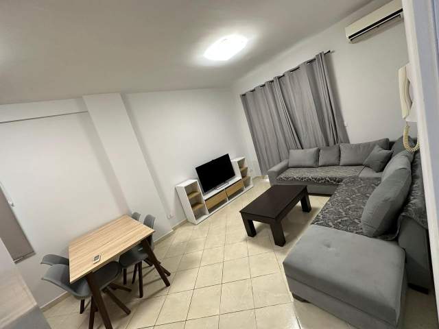 Tirane, jepet me qera apartament 1+1+BLK Kati 5, 60 m² 550 Euro (Komuna Parisit)