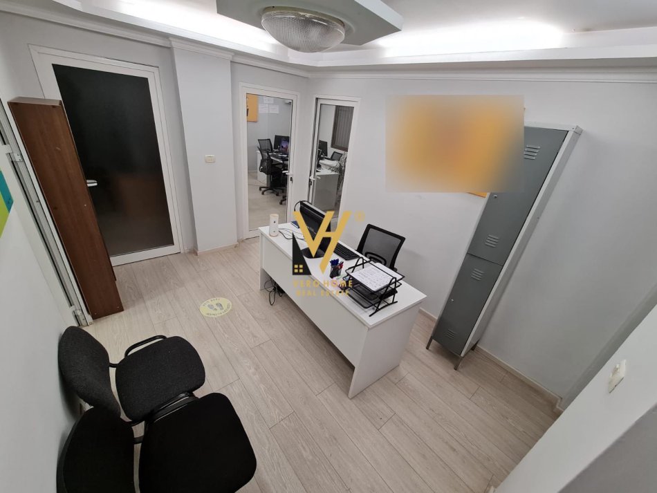 Tirane, jepet me qera zyre Kati 0, 120 m² 790 € (SHESHI WILLSON)