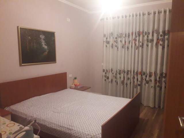 Tirane, jepet me qera apartament 1+1+BLK Kati 3, 67 m² 300 Euro (Astir afer 2 rotondove)