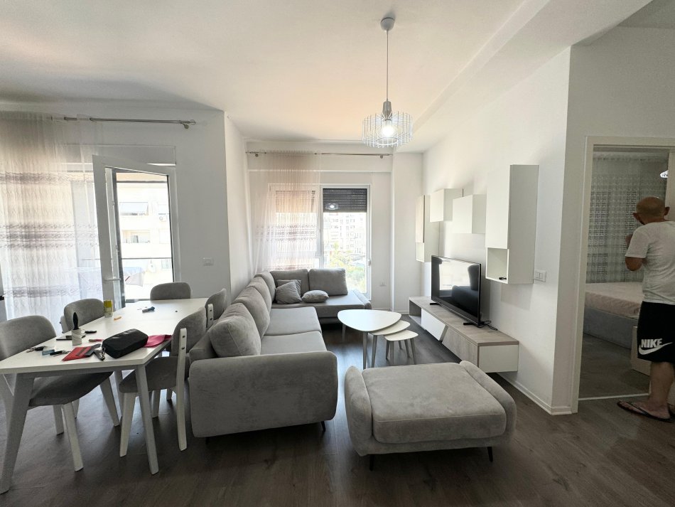 Tirane, jepet me qera apartament 2+1 Kati 4, 85 m² 700 € (21 dhjetori)