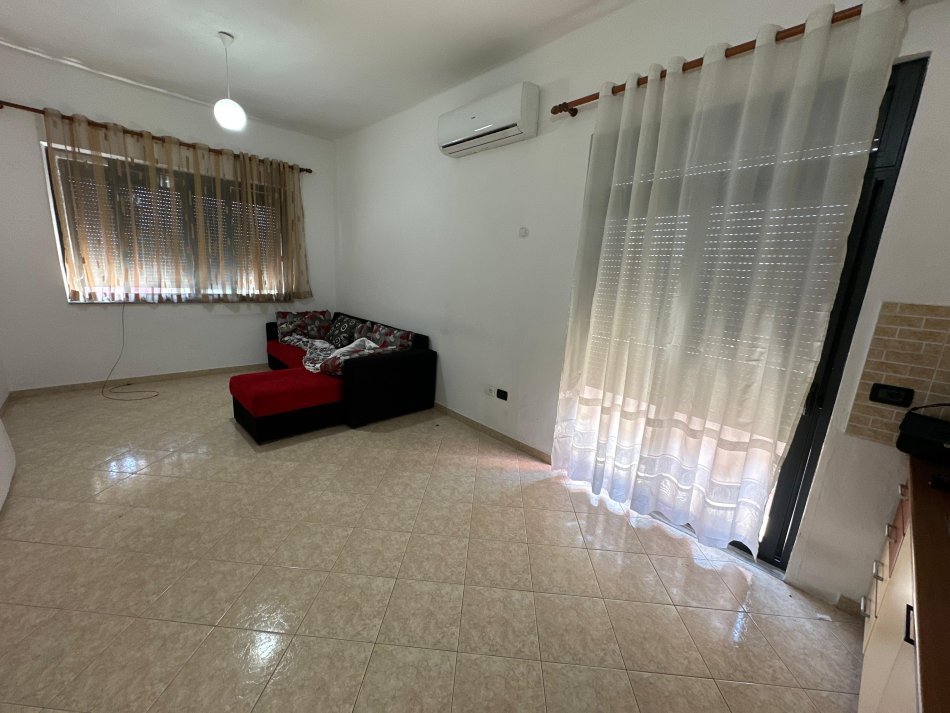 Shqiperi, jepet me qera apartament 1+1 Kati 4, 70 m² 450 € (21 dhjetori)