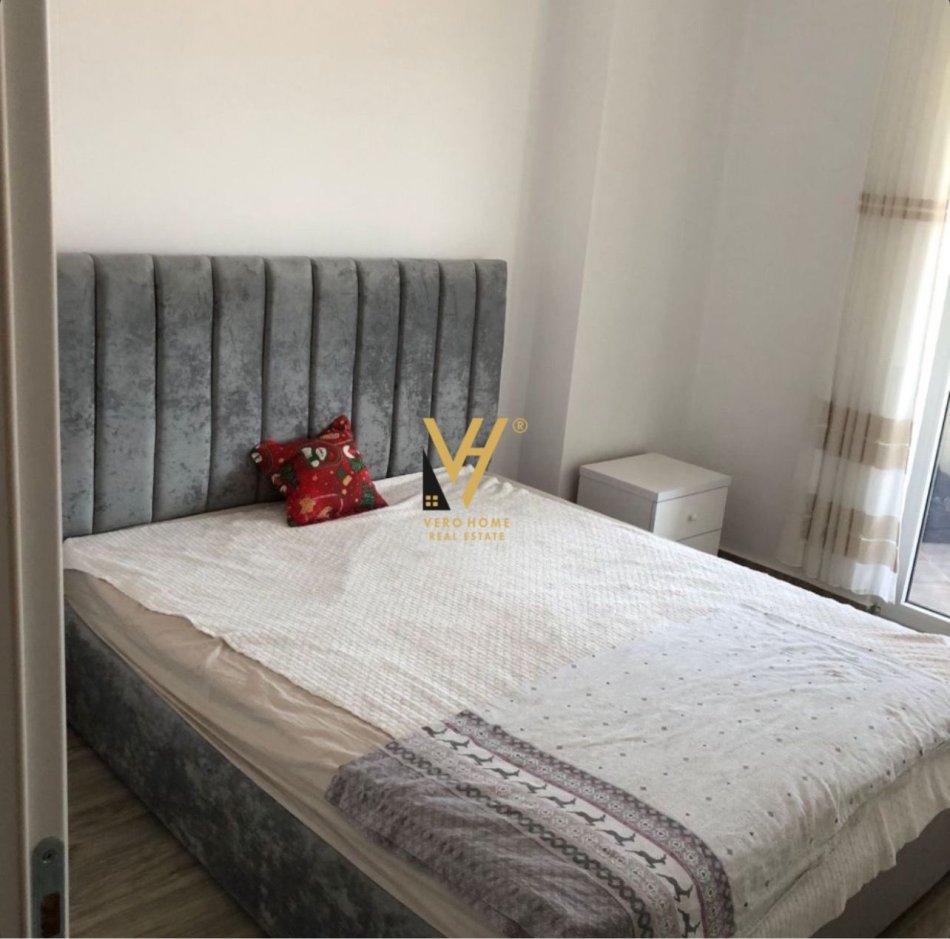 Tirane, jepet me qera apartament 1+1+Ballkon Kati 4, 75 m² 550 € (YZBERISHT)