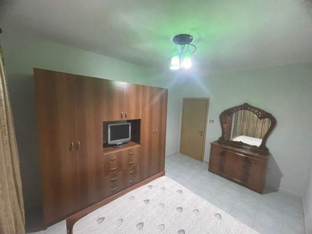 Tirane, jepet me qera apartament 2+1+BLK Kati 2, 110 m² 650 Euro (rruga Ramazan Demneri)