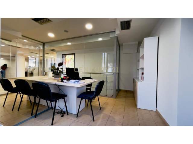 Tirane, jepet me qera ambjent biznesi Kati 1, 290 m² 3.300 Euro (Garda , bllok)