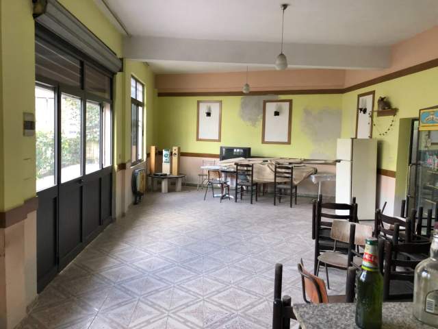 Tirane, jepet me qera lokal Kati 0, 120 m² 35.000 Leke (Rrethrrotullimi i Saukut)