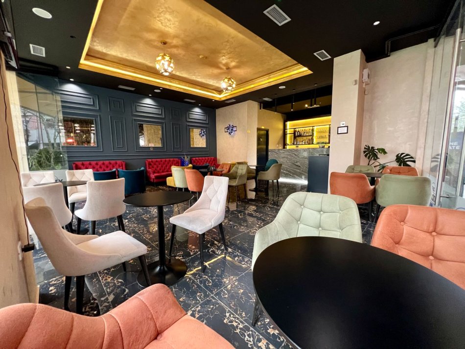 Tirane, jepet me qera lokal Kati 0, 110 m² 800 € (Kompleksi Magnet)