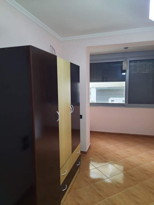 Tirane, jepet me qera apartament 2+1 Kati 2, 72 m² 400 Euro (BRRYL)