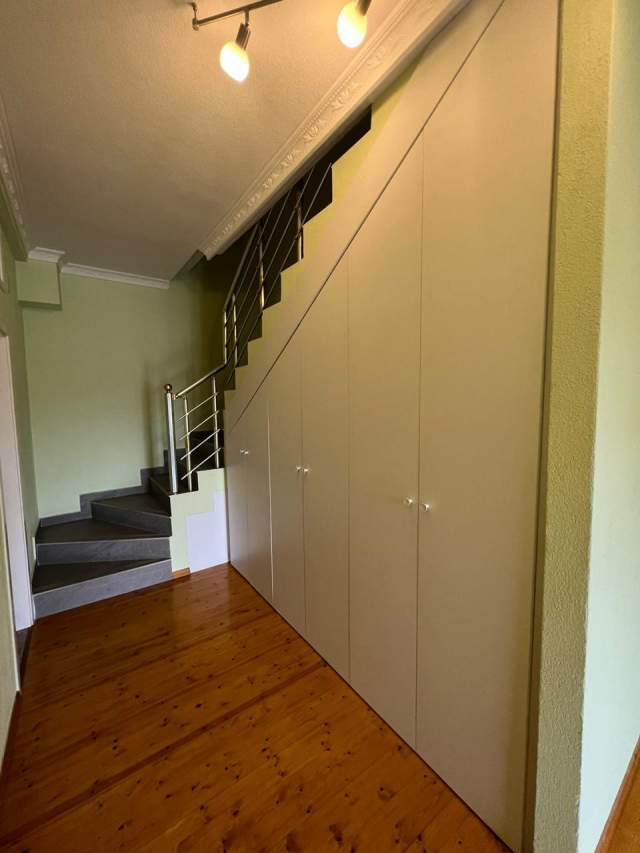 Tirane, jepet me qera Vile Kati 4, 600 Euro (Pallati Brigadave,Fshati Sos)