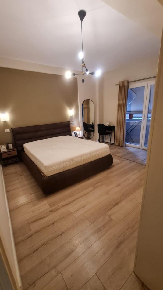Tirane, jepet me qera apartament 1+1+Ballkon Kati 4, 70 m² 550 € (Ali Demi)