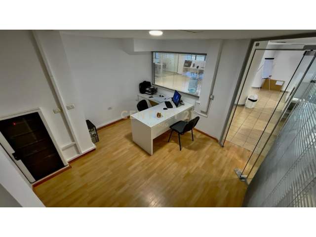 Tirane, jepet me qera ambjent biznesi Kati 1, 290 m² 3.300 Euro (Garda , bllok)
