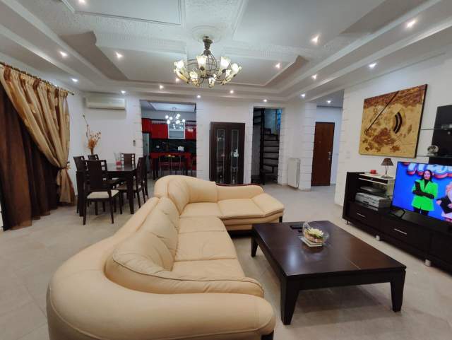 Tirane, jepet me qera apartament 3+1+A+BLK Kati 5, 160 m² 650 Euro (selite)