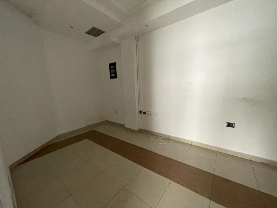 Qera, Ambient, Rruga Bardhyl, Tiranë - 1690€ | 141m²