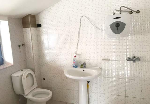 Tirane, shitet magazine 220 m² 240.000 Euro