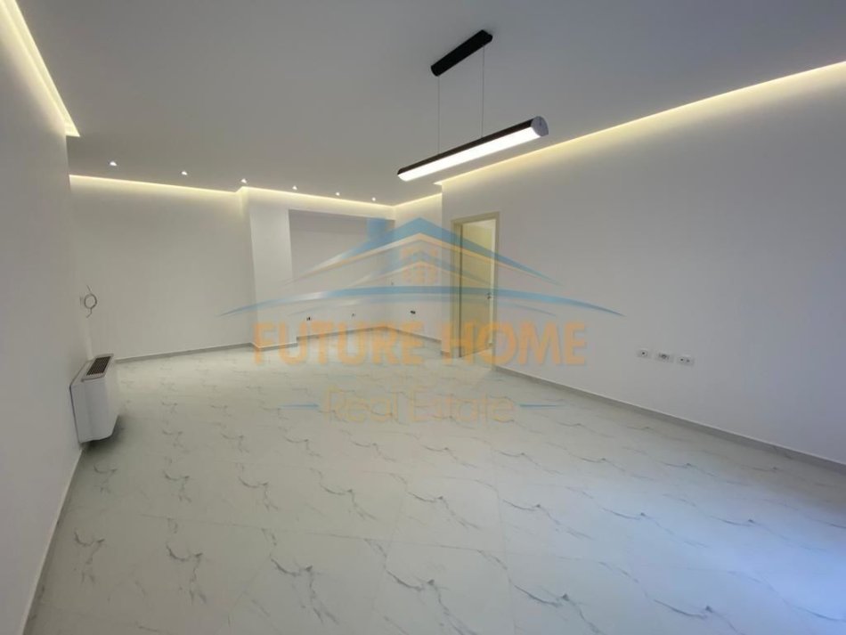 Tirane, jepet me qera zyre Kati 2, 158 m² 1600 € (Rruga e Kosovarve)
