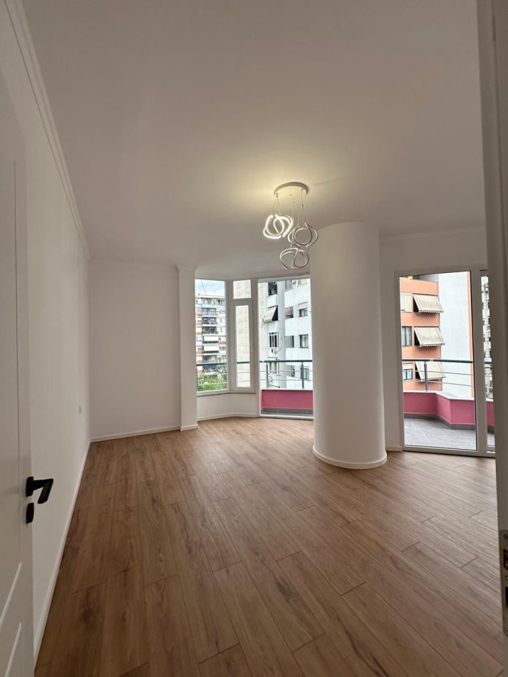 Tirane, shitet apartament 2+1+Ballkon Kati 4, 86 m² 133.000 € (Rruga Aleksandri)