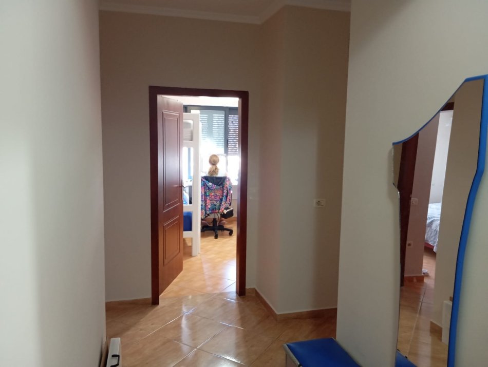 Tirane, jepet me qera apartament 2+1+Ballkon Kati 7, 85 m² 450 € (Astir)