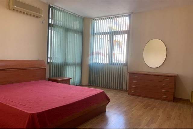 Tirane, jepet me qera apartament 3+1 138 m² 790 Euro (Rruga e Elbasanit)