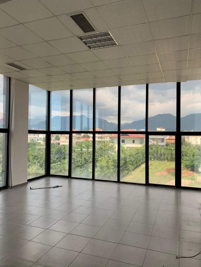 Tirane, jepet me qera ambjent biznesi Kati 2, 600 m² 3.000 Euro (Kamez)