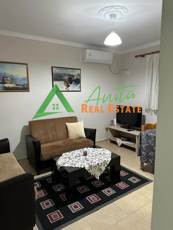 Tirane, jepet me qera apartament 2+1+Ballkon Kati 2, 70 m² 500 € (Rruga e Durresit)