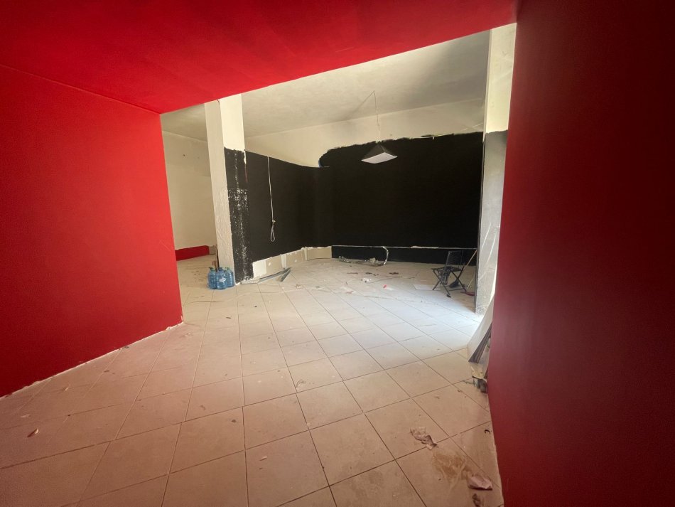 Tirane, shitet ambjent biznesi Kati 0, 80 m² 110.000 € (Shkoze Ambient Biznesi Ne Shitje Me Hipoteke Okazion)
