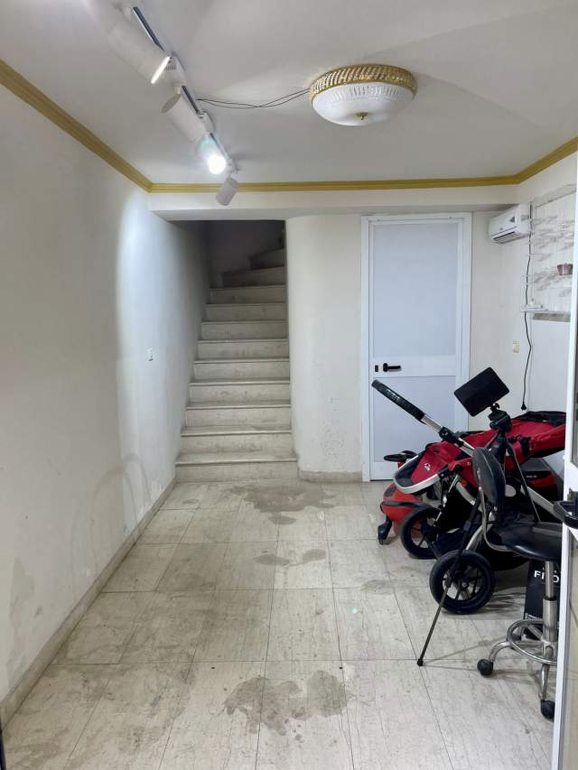 Tirane, jepet me qera ambjent biznesi Kati 1, 122 m² 1100 Euro (Qender te Piaza)