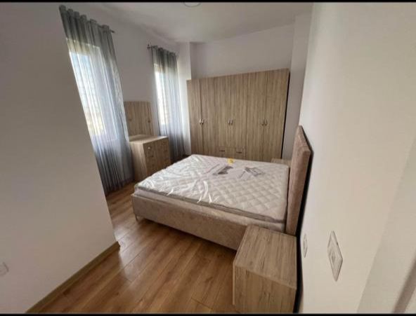 Tirane, jepet me qera apartament 2+1 Kati 1, 85 m² 350 € (Kamez)