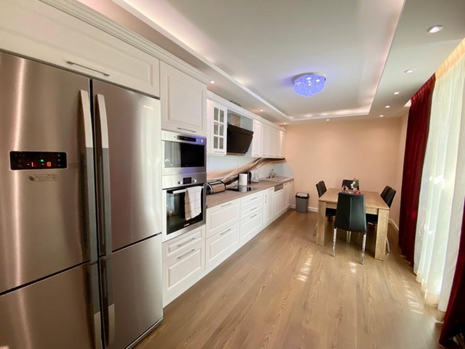 Tirane, jepet me qera apartament 3+1+Ballkon Kati 3, 130 m² 1.200 € (Liqeni i Thate)