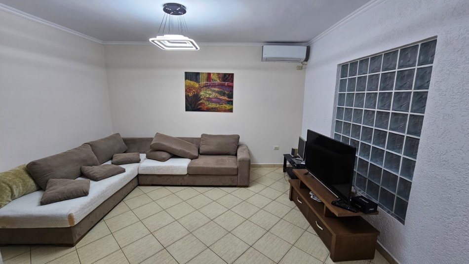 Tirane, jepet me qera apartament 2+1 Kati 4, 67 m² 550 € (Medrese)