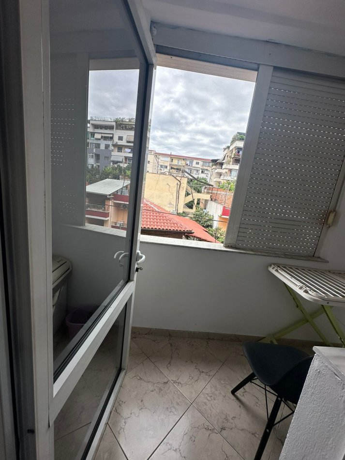 Tirane, jepet me qera apartament 1+1 Kati 3, 74 m² 500 € (myslym shyr)