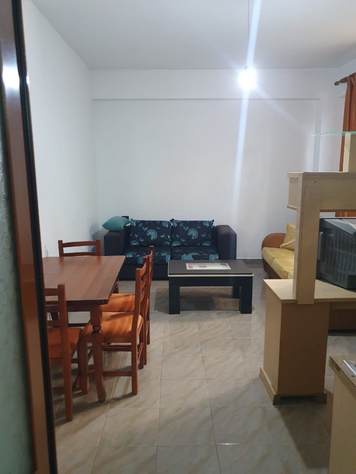 Tirane, jepet me qera apartament 1+1 Kati 1, 78 m² 270€ (Rruga 3 Deshmoret)