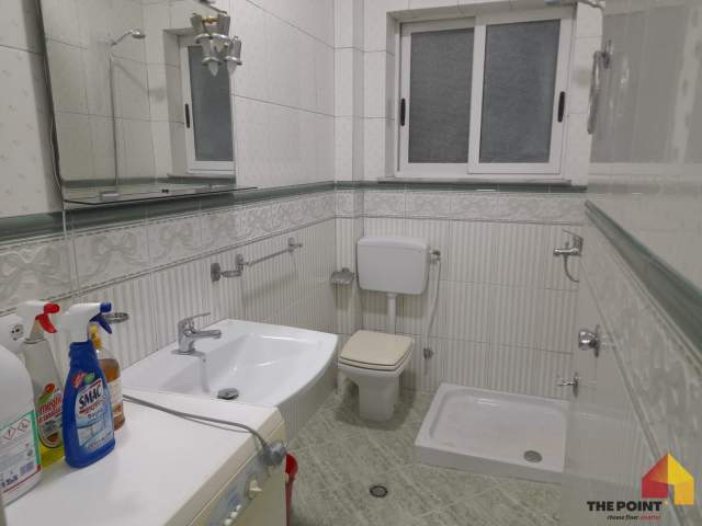 Tirane, jepet me qera apartament 1+1+BLK Kati 4, 60 m² 40.000 Leke (Rruga Emin Duraku)