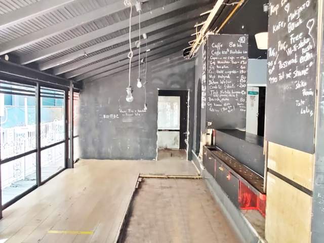 Tirane, jepet me qera ambjent biznesi 104 m² 1.400 Euro