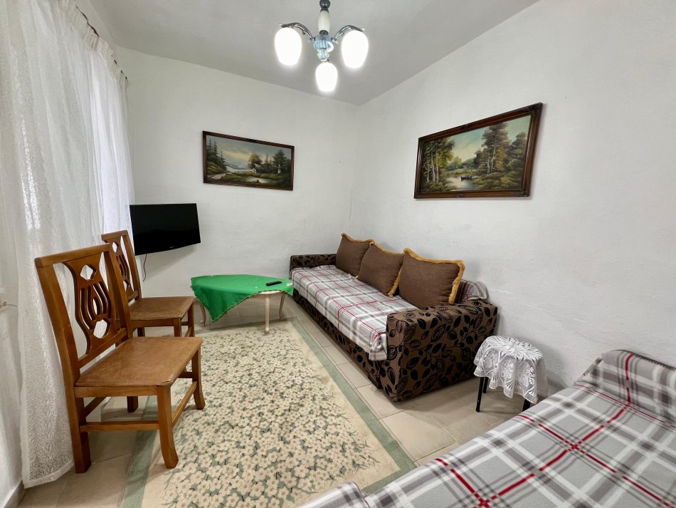 Qira, Shtëpi Private “Pazari i Ri” ,Tiranë.