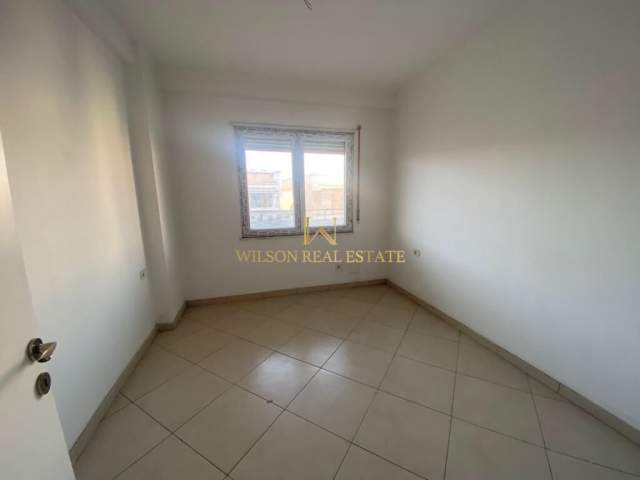Tirane, shitet apartament 2+1+BLK Kati 4, 1.113 m² 1.600 Euro/m2 (Komuna e Parisit)