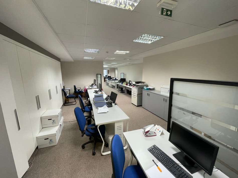 Tirane, jepet me qera ambjent biznesi Kati 5, 555 m² 7.998 € (Rruga Kavajes)