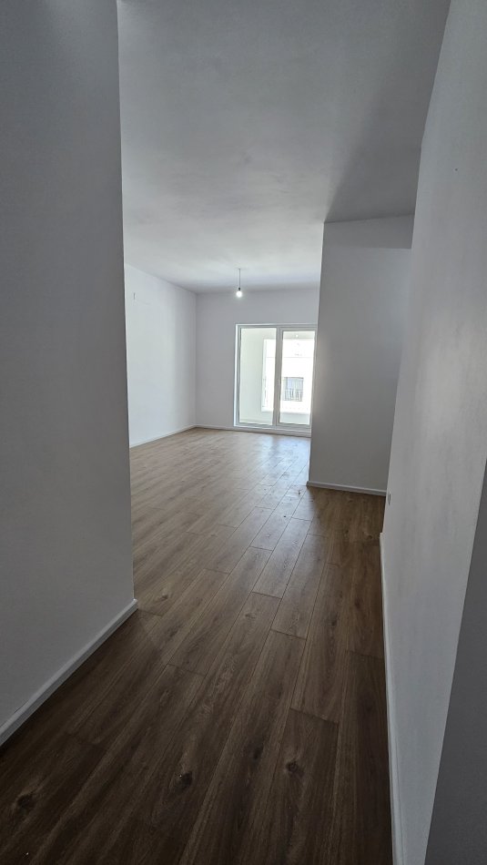 Tirane, jepet me qera apartament 2+1 Kati 7, 110 m² 400 € (Ali Demi)