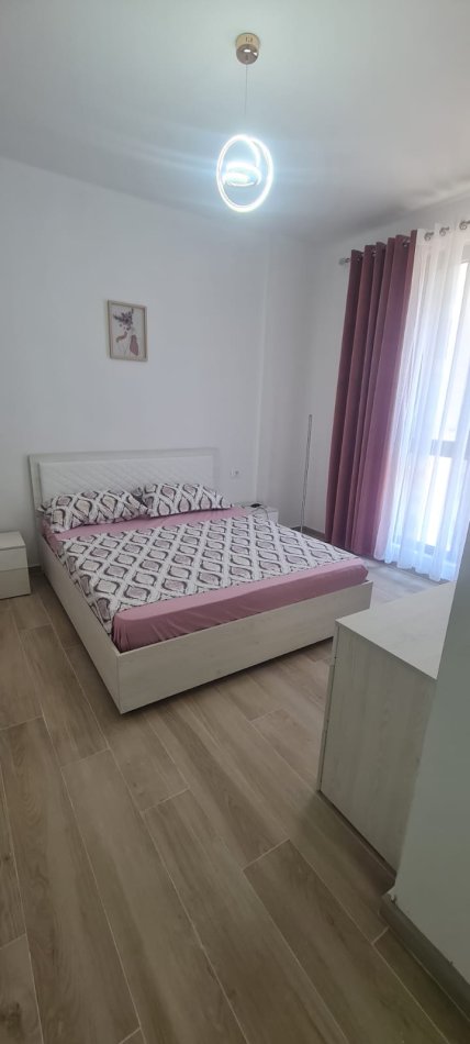 Tirane, jepet me qera apartament 2+1 Kati 4, 102 m² 650 € (XHAMLLIK)