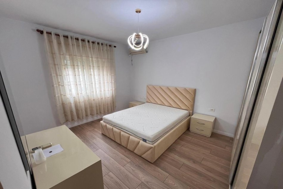 Tirane, jepet me qera apartament 2+1 Kati 4, 67 m² 50.000 € (Ring Center, Zogu Zi)