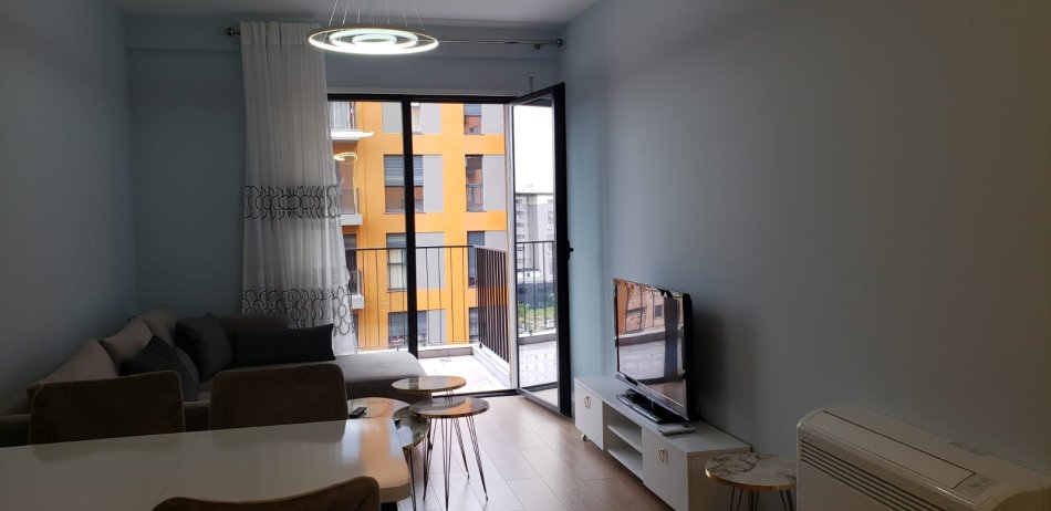 Tirane, jepet me qera apartament 1+1+Ballkon Kati 7, 65 m² 500 € (Xhamllik ,prane disco venue)