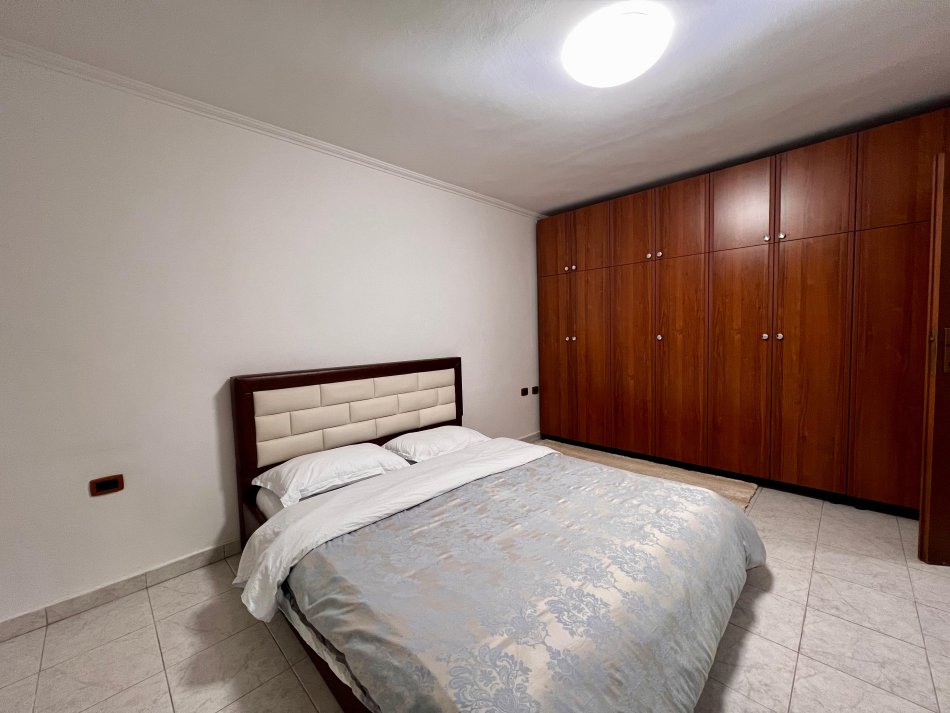 Tirane, shitet apartament 2+1+Aneks+Ballkon , 96 m² 260.000 € (Bllok)