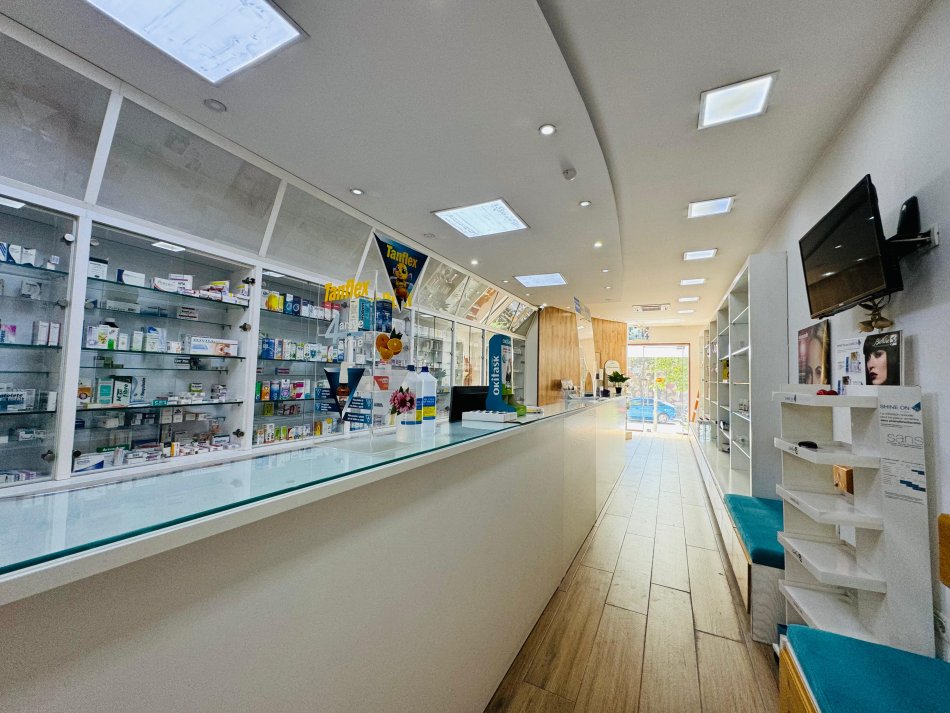 Tirane, jepet me qera ambjent biznesi Kati 0, 65 m² 650 € (Oxhaku)