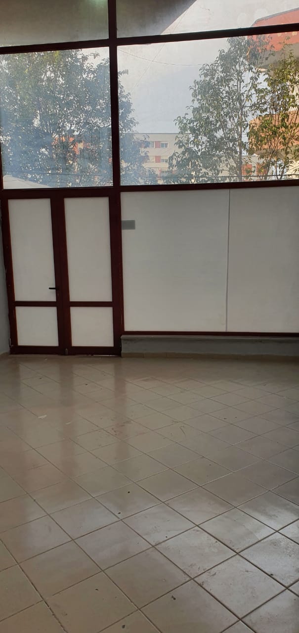Tirane, jepet me qera dyqan Kati 0, 38 m² 30.000 Leke (Zonja Curre)