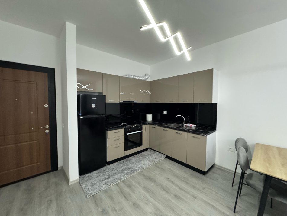 Tirane, jepet me qera apartament 1+1 Kati 2, 67 m² 300 € (paskuqan)