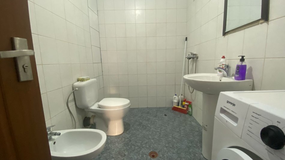 Jepet Apartament 2+1 me qira ne Yzberisht 400 Euro/Muaj