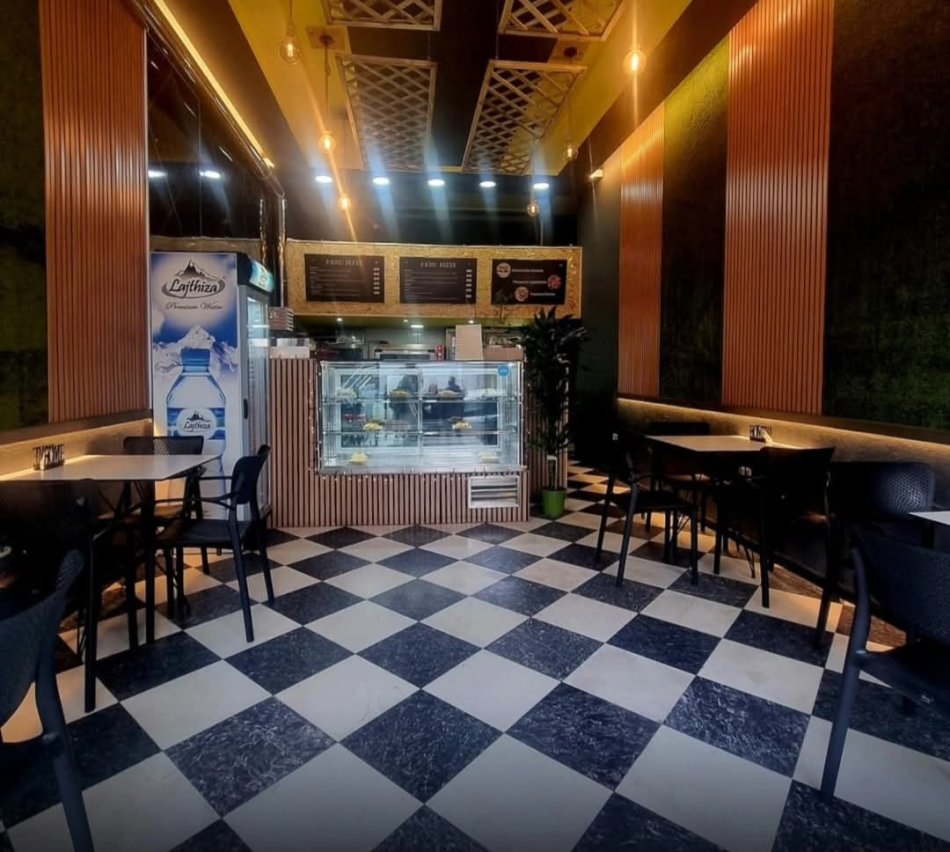 Tirane, shitet ambjent biznesi Kati 0, 50 m² 250.001 € (Rruga Federik Shiroka)