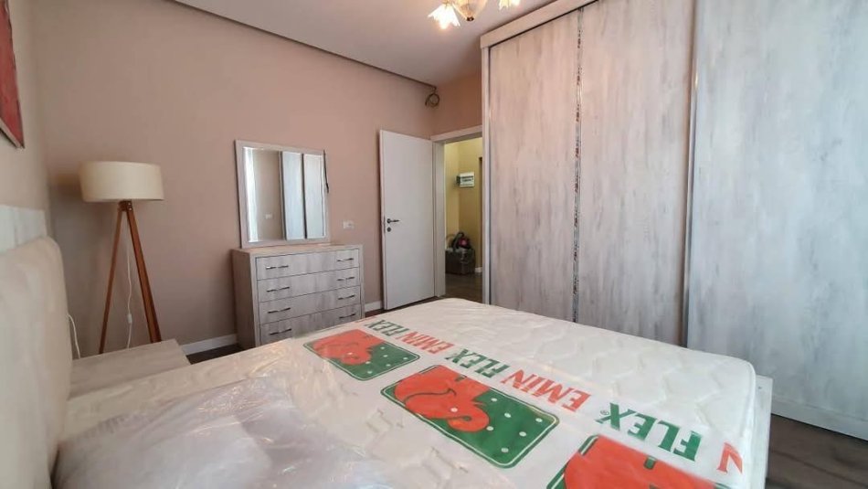 Tirane, jepet me qera apartament 2+1+Ballkon Kati 4, 60 m² 700 € 